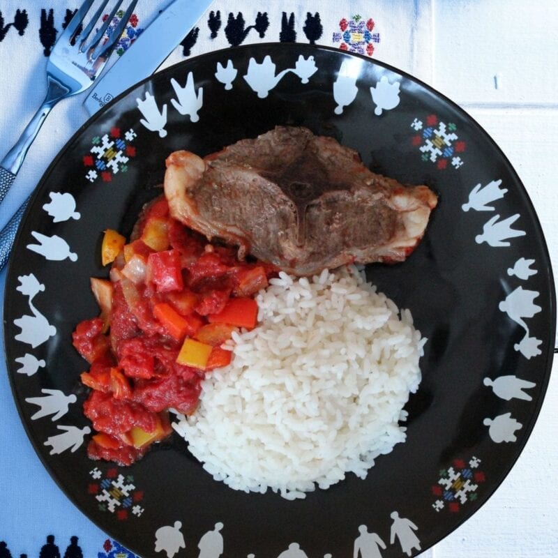 Lammekoteletter med ris og tomatkompot