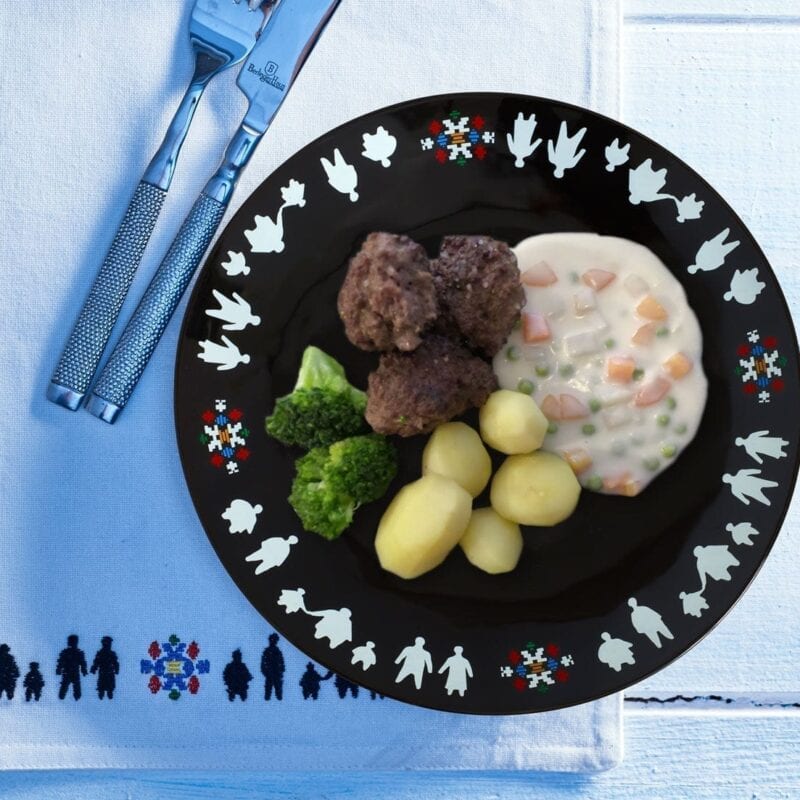 Moskusfrikadeller med broccoli og hvid sovs