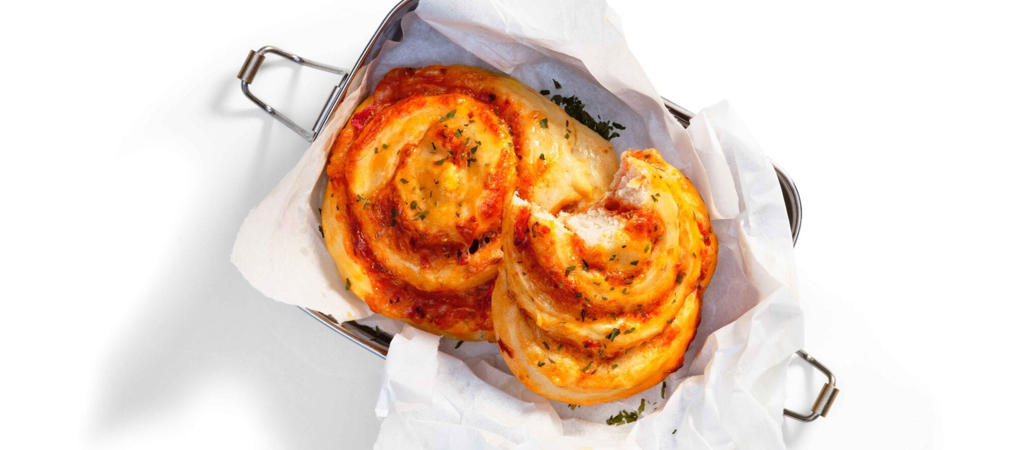Pizzasnegle med ost og tomatsovs