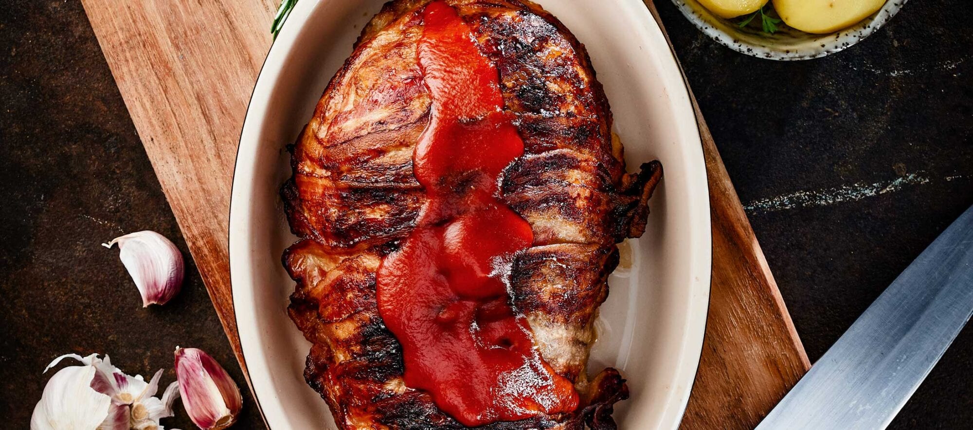 Farsbroed med bacon og hvidloeg