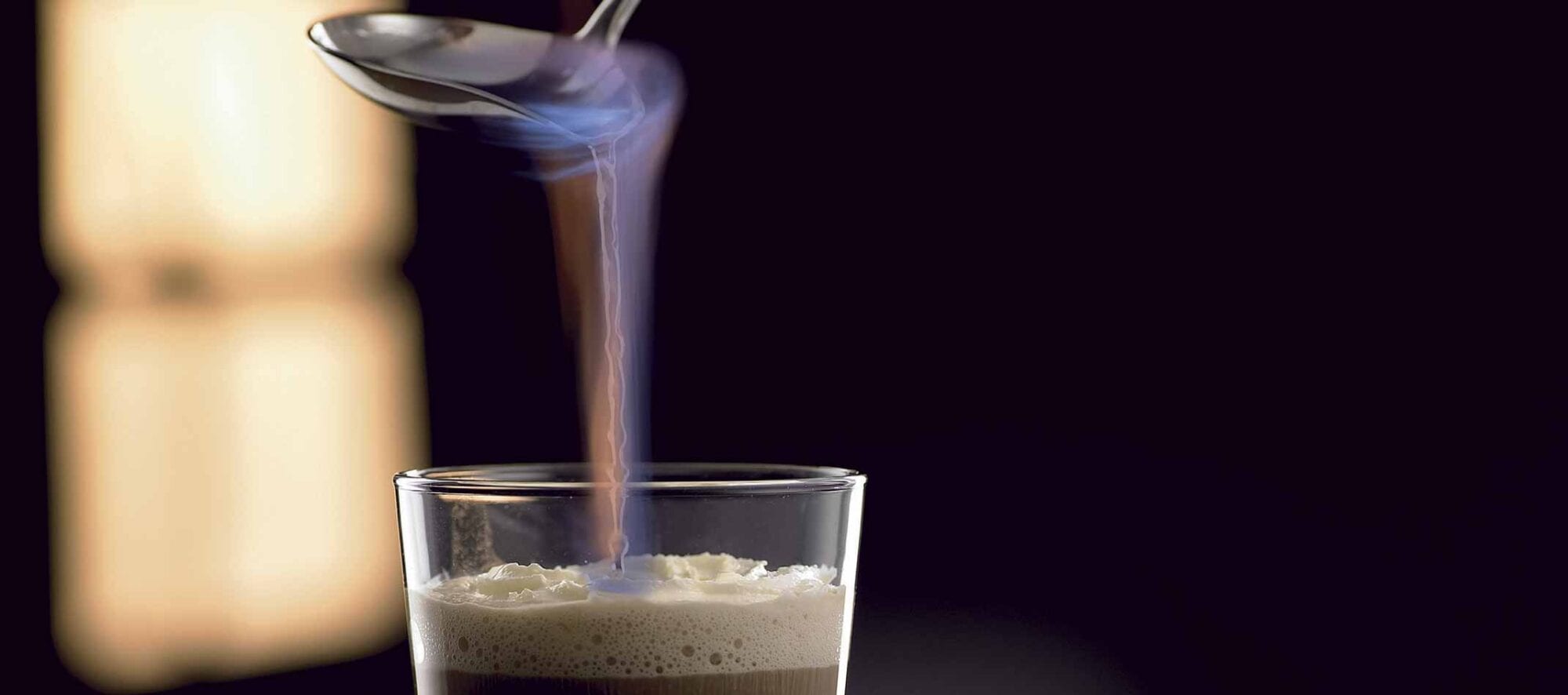 Grønlandsk kaffe med skum og sirup