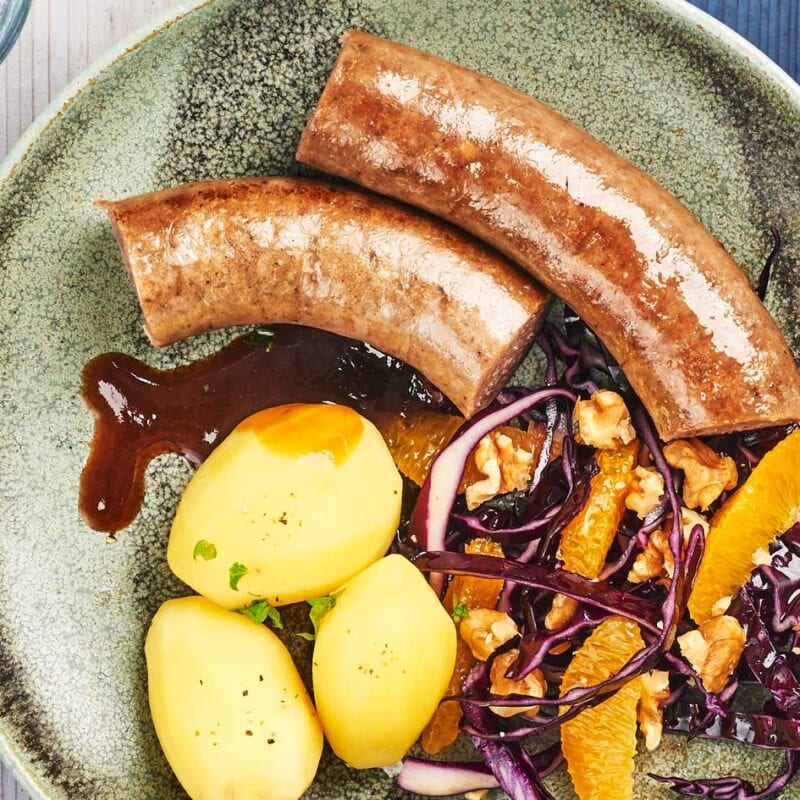 Lammemedister med roedkaalssalat