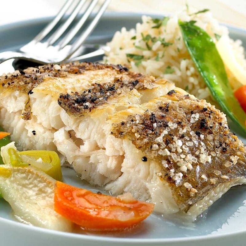 Ovnbagt hellefisk med groentsager