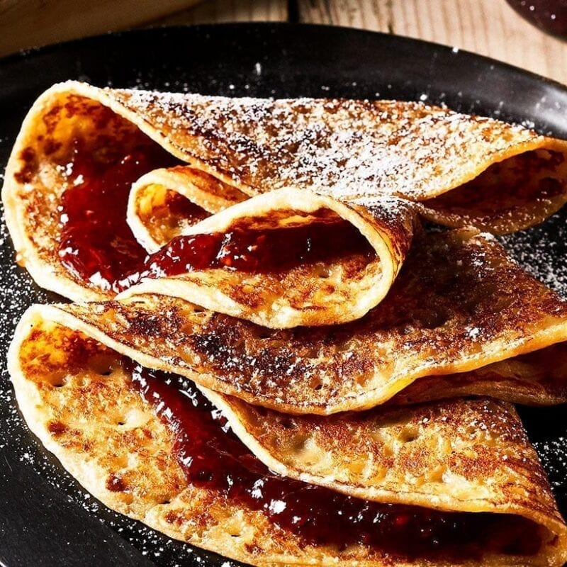 Pandekager med marmelade og flormelis