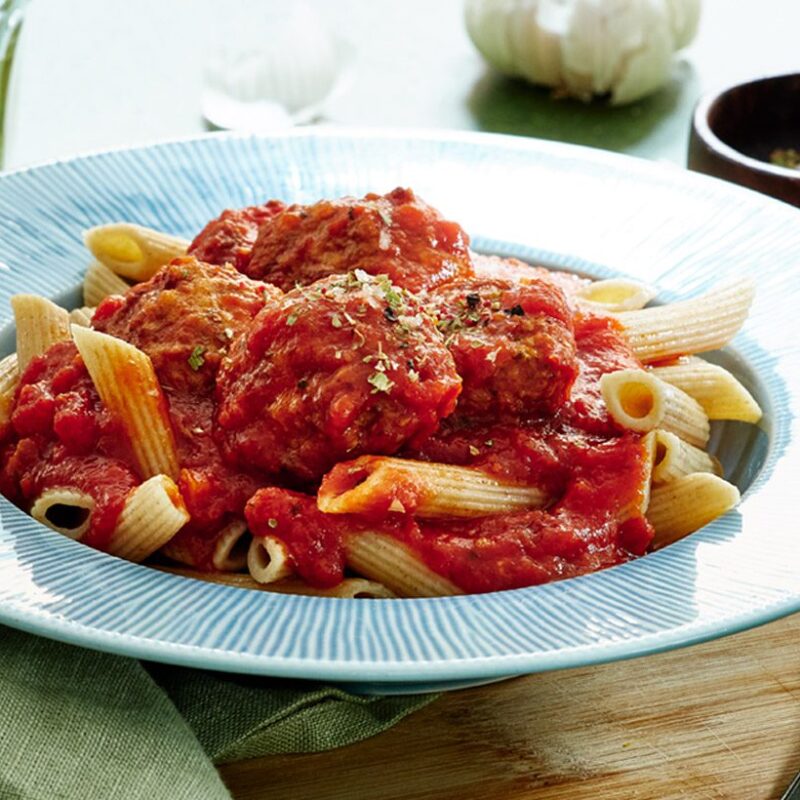 Kødboller i tomatsovs med pasta